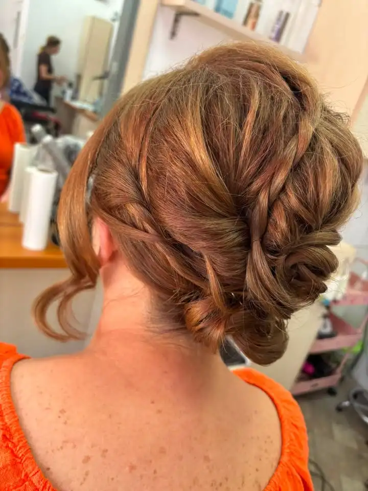 Coafură de ocazie realizată la Salon Luceafărul