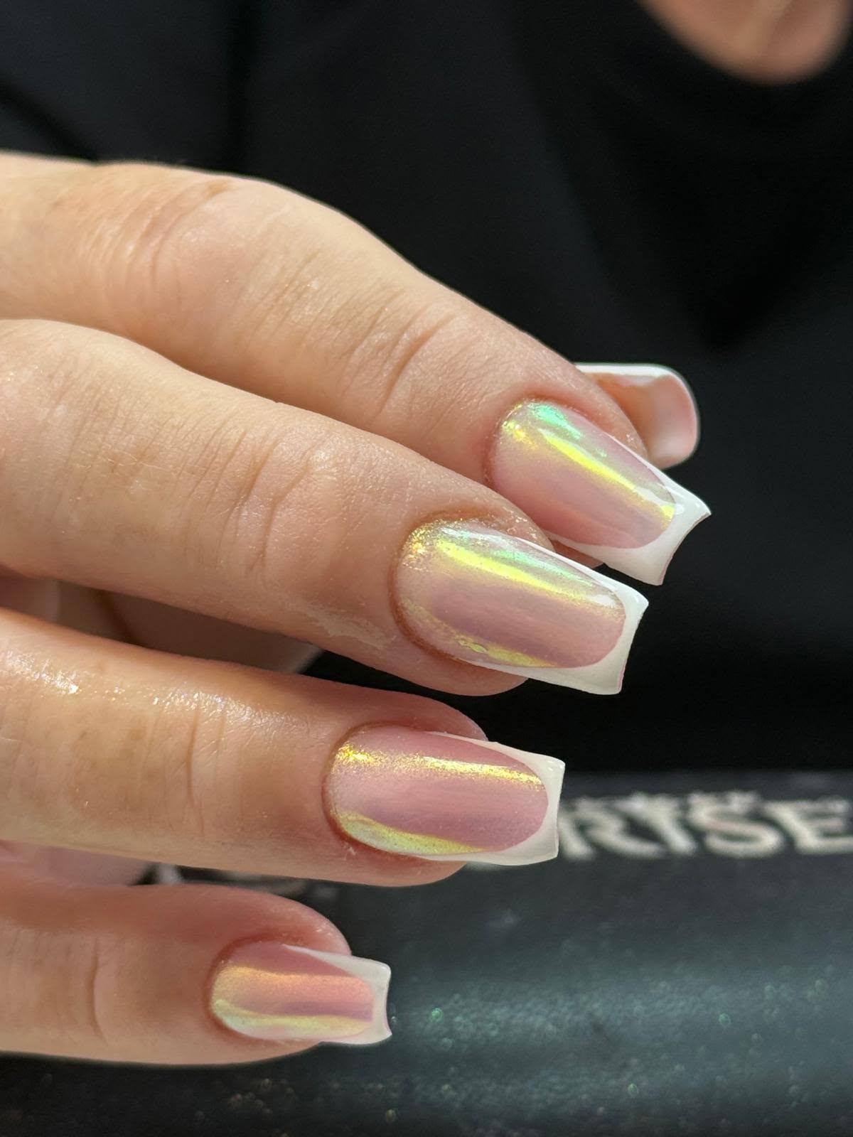 Manichiură realizată la Salon Luceafărul
